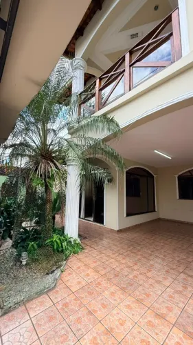 Casa no Cj. Ajuricaba - 4 Dorms - Alvorada