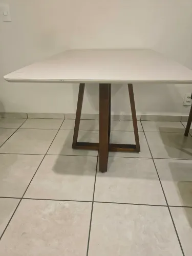 Mesa laqueada