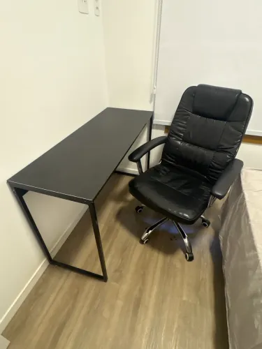 Mesa e cadeira