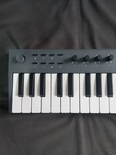 Controlador 32 teclas Midiplus Tiny plus