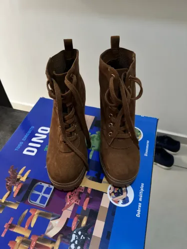 Bota cano baixo com salto marrom NewLook 36