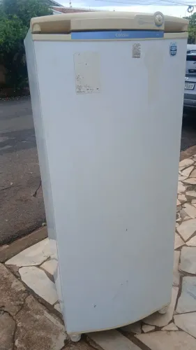 Geladeira cônsul 319 litros bem conservada funcionando perfeitamente