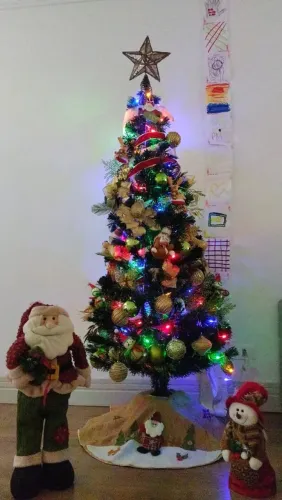Árvore de natal 1.8 metros com enfeites