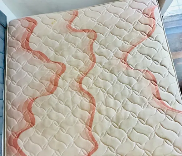? Cama King Size em Excelente Estado - Conforto e Qualidade!