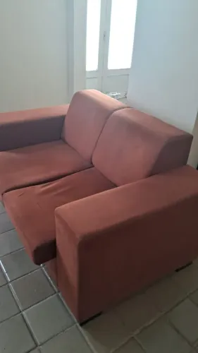 Sofá de dois lugares peça única  com extensão para os pés Vendo Tudo bota-fora