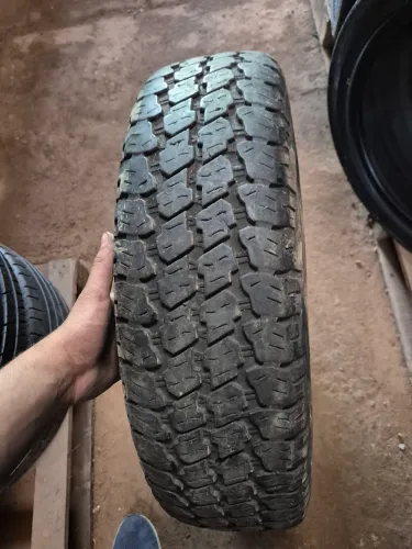 Pneu 215/80/16 Goodyear seminovo 