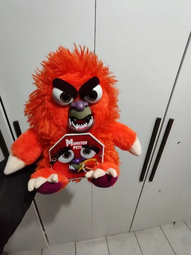 Feisty monstrinho laranja 