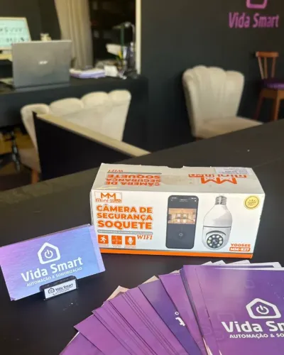 Câmera de segurança soquete Wi-fi 1080p 355º Yoosee - MINI MEN