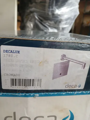 Torneira lavatório Deca embutir na parede com acionamento no sensor