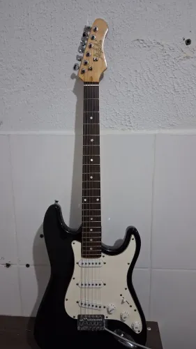 guitarra modelo strato Dolphin 