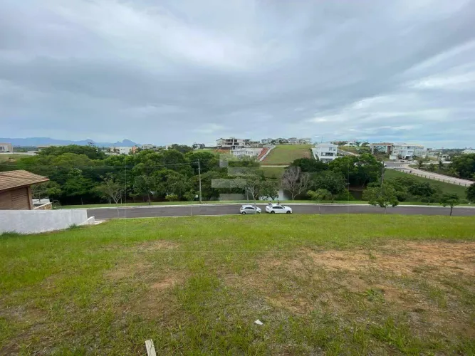 Incrível Terreno no Condomínio RIVIERA PARK de FRENTE para o LAGO a VENDA