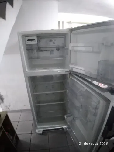 Geladeira frost free com defeito