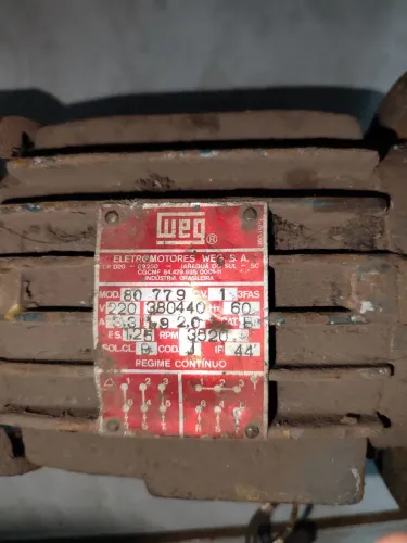 Motor WEG Trifásico 220/380/440v 1 CV/HP
