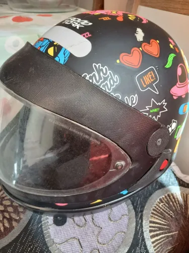 Um capacete no 56