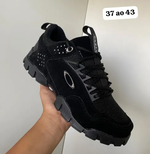 Oakley Modoc Low 2