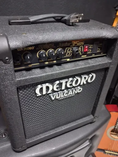 Amp Meteoro Vulcano para contra baixo para estudo.