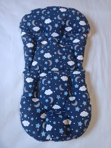 Capa para carrinho de bebê Nuvem Azul acolchoada tamanho universal