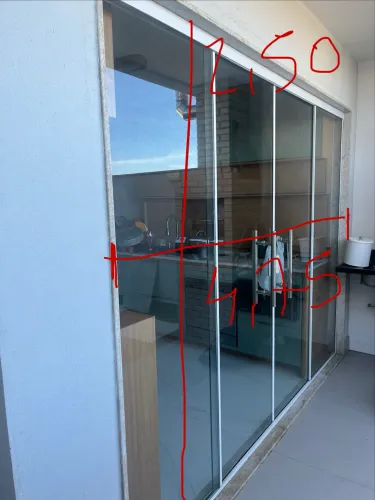 Porta de vidro 4 folhas medindo 4,75 por 2,50