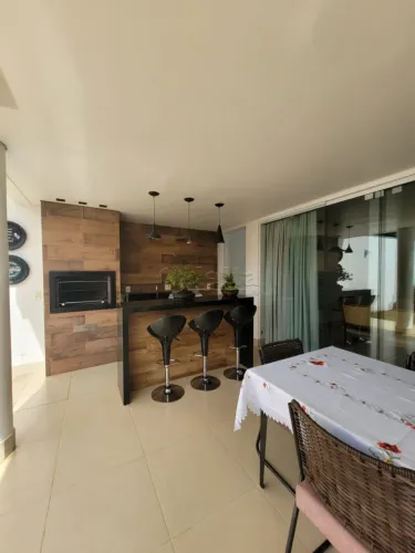 Casa residencial mobiliada disponível para locação no bairro Alto Umuarama em Uberlândia-M