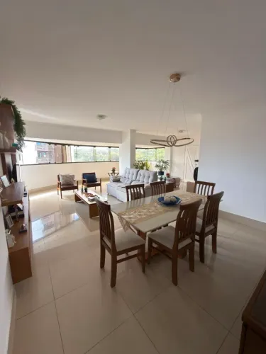 Alugo apartamento na melhor localização do bairro de tirol. Com 220m² muito bem distri