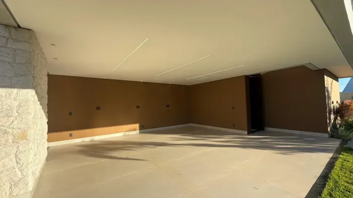 Casa de Alto Padrão com Piscina Aquecida e Lazer Completo em Condomínio  Uberlândia  R$ 4.