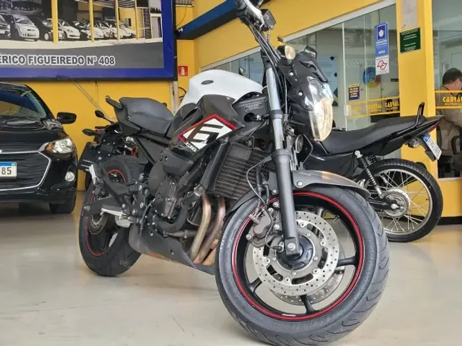YAMAHA XJ6 N/ABS 2017 ótimo estado de conservação 