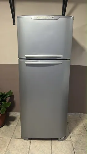Geladeira Eletrolux DFF40