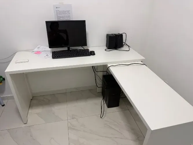 Mesa de Escritório em L MDF Branco 1,40 x 1,25 m - Excelente Estado