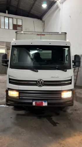 Volks 11-180 com Baú de 6,00m ano 2019 