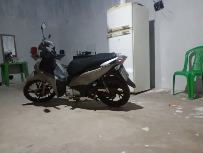 Vende moto biz 125 valor 16 mil a vista