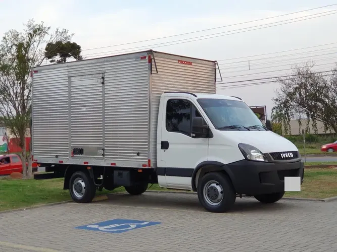 Iveco 35s14 Baú ano 2016