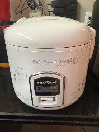 Vendo Panela de arroz eletrica. Pratica e Funcional