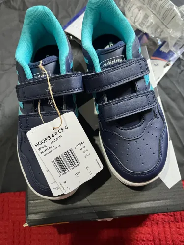 Tênis infantil Adidas 