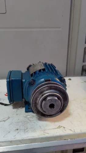 Motor de indução trifásico METALCORTE - B 71 B4 - 3/4 CV