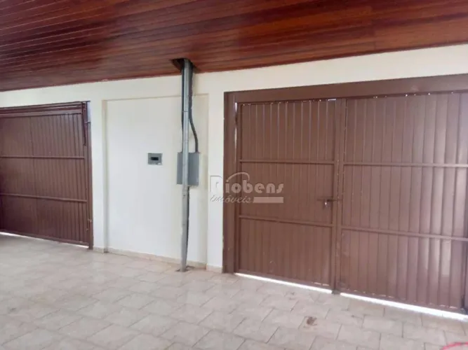 Casa com Edícula 06 dormitórios
