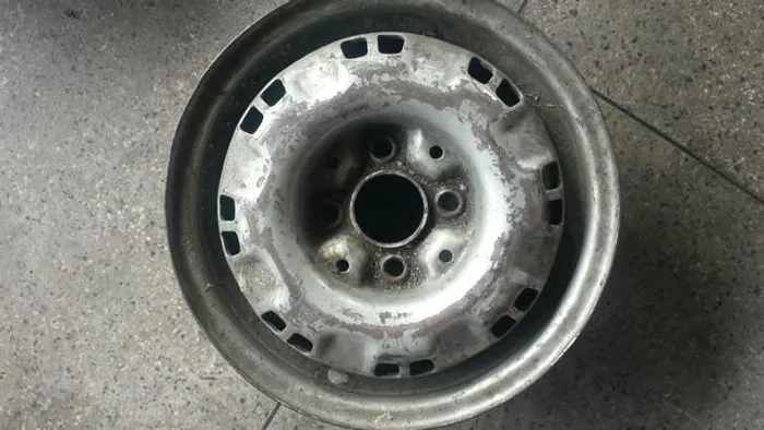 Roda de ferro aro 13 Prata Volkswagen passat 4X100 original
