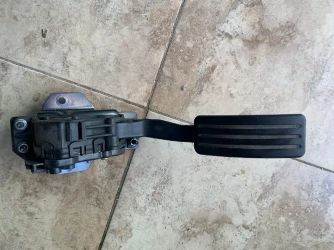 pedal acelerador renault sandero original