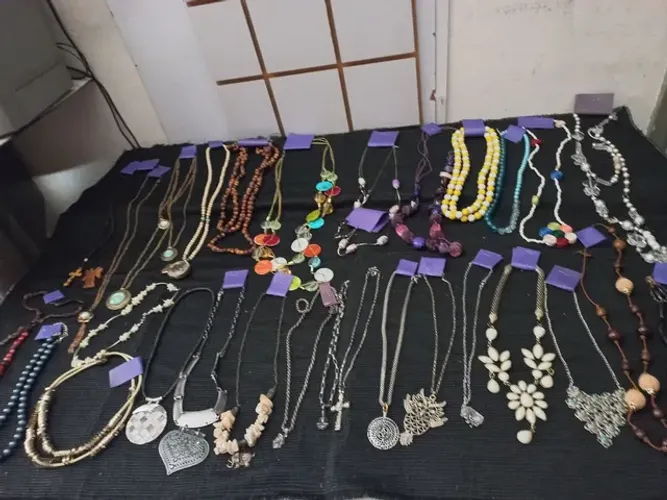 29 peças de colares antigos
