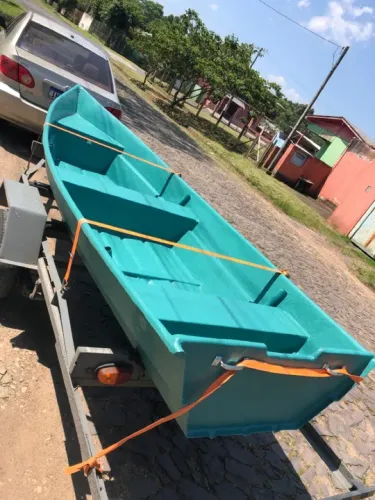 Barco em fibra ( 4.20 e 5.00 metros ) capacidade para 4 e 5 pessoas