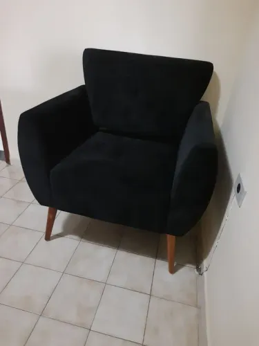 Poltrona estofada preta