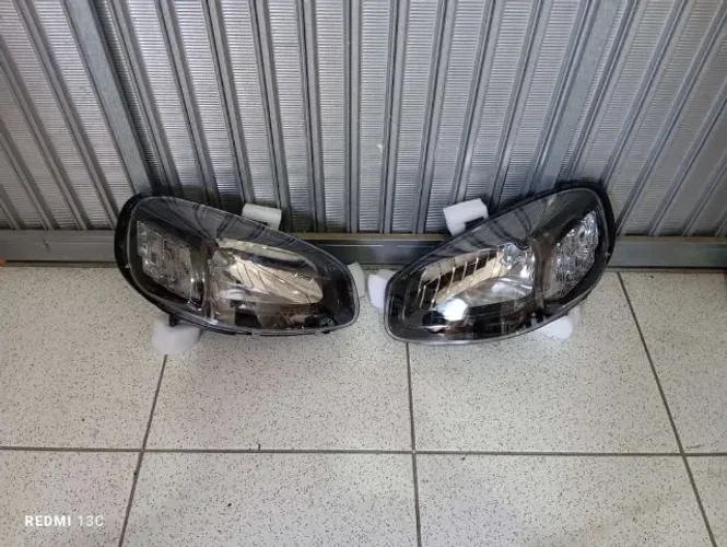farol uno 2015 a 2018 mascara negra (Valor unitário)