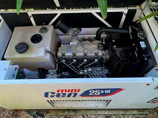 GERADOR DE ENERGIA 25 KVA SEMINOVO