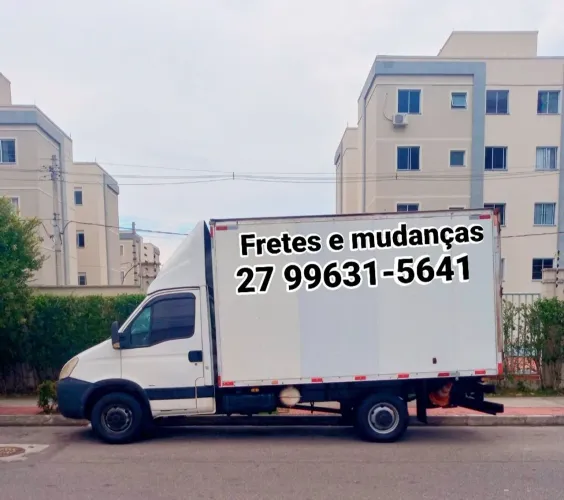 Caminhão baú para mudança Fretes carretos 