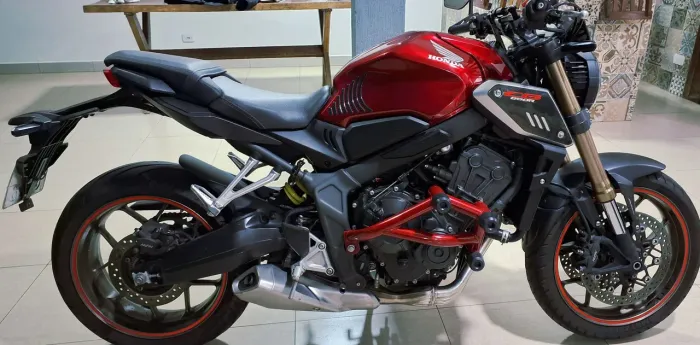 CB 650R 2021 Vendo ou Troco