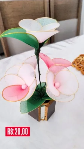 Vaso de flores de meia de seda