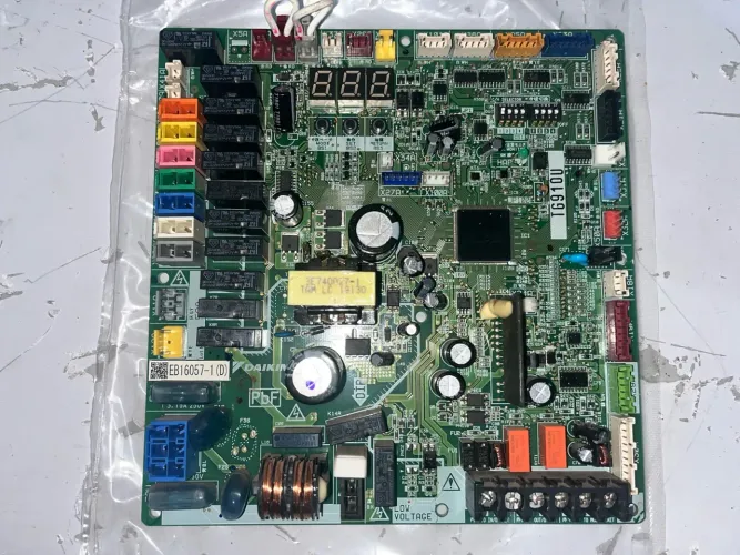 PLACA DE AR-CONDICIONADO (EB16057-1D) - Daikin