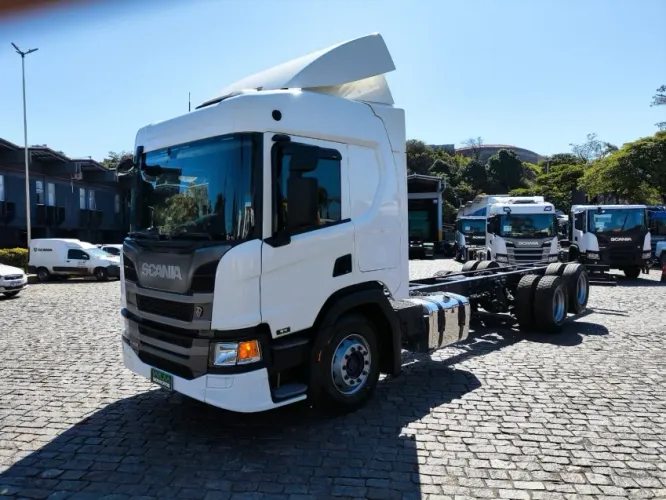 SCANIA P280 B6X2 BRANCO