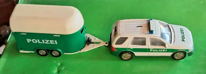 Miniatura Alemã de Polícia Siku 2310 Mercedes ML320 com reboque