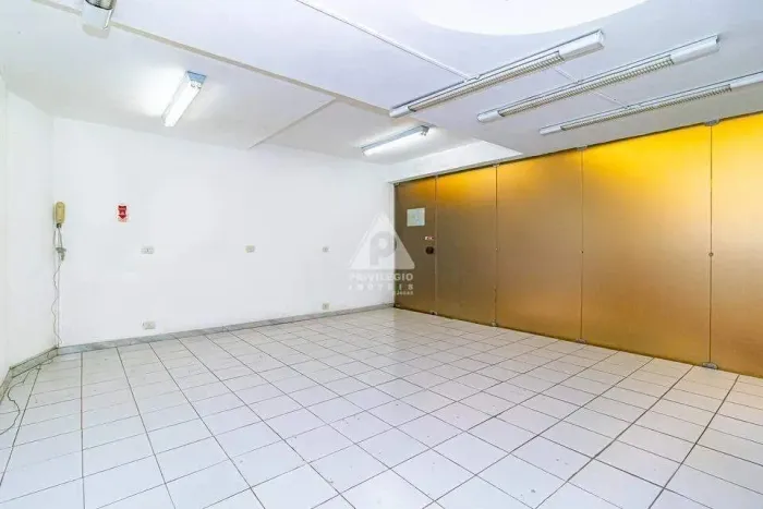 Oportunidade de Negócio: Loja com 1 Vaga em Galeria Próxima à PUC e ao Ponto Nobre da Gáve