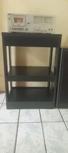 Rack de madeira para equipamentos de áudio